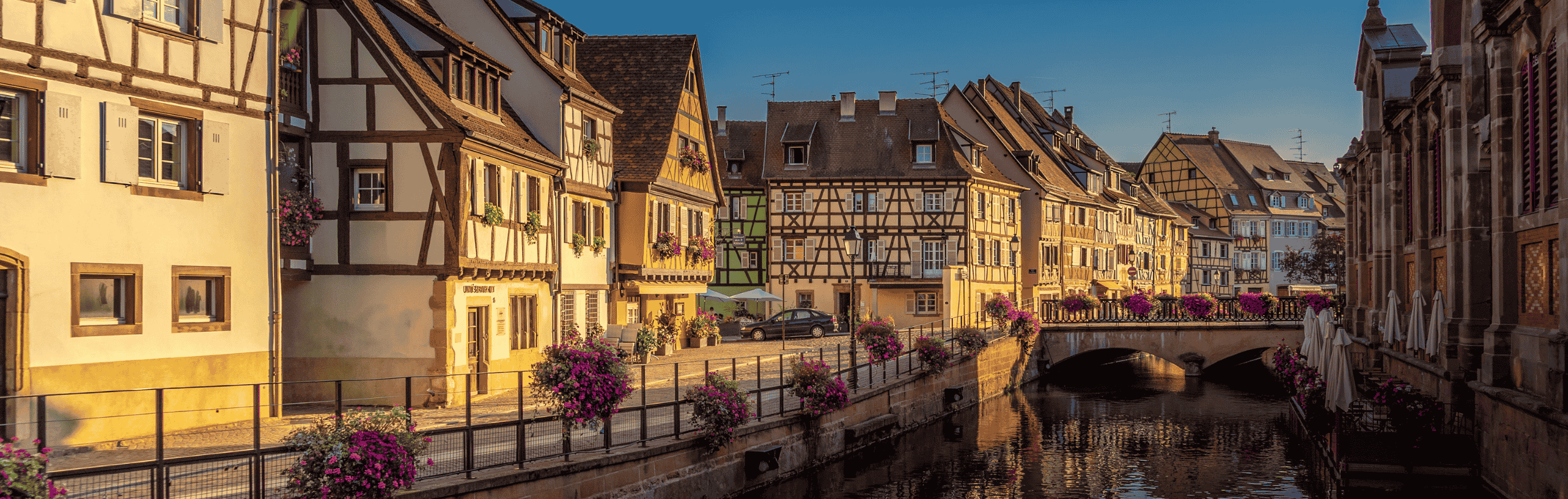 photo d un village strasbourgeois avec des maisons typiques