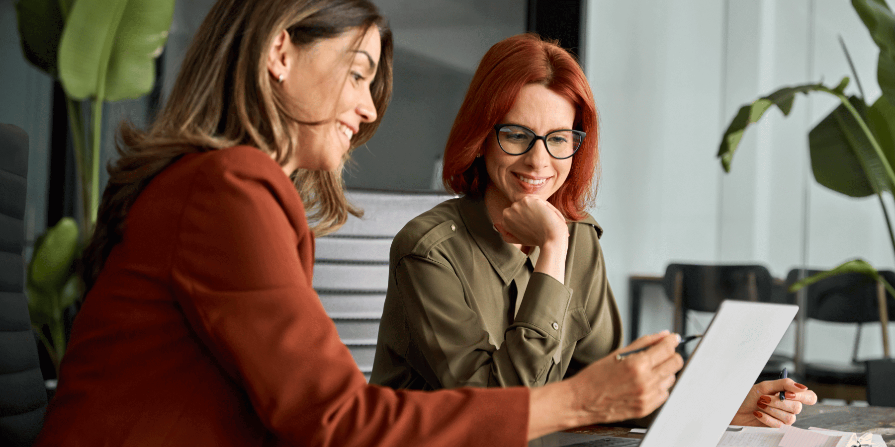 experts qui travaillent sur un projet