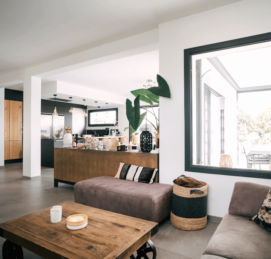 salon avec vue sur le jardin